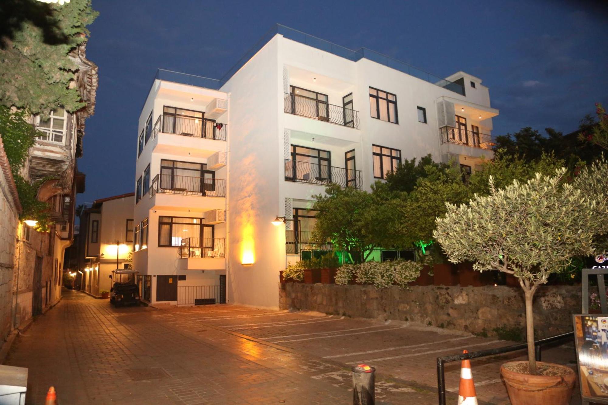 Unique Flat With Balcony Near Hadrian's Gate Appartement Antalya