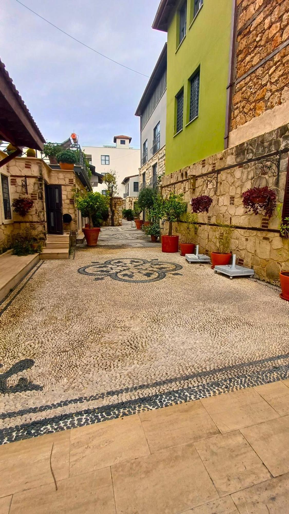Appartement Unique Flat With Balcony Near Hadrian's Gate